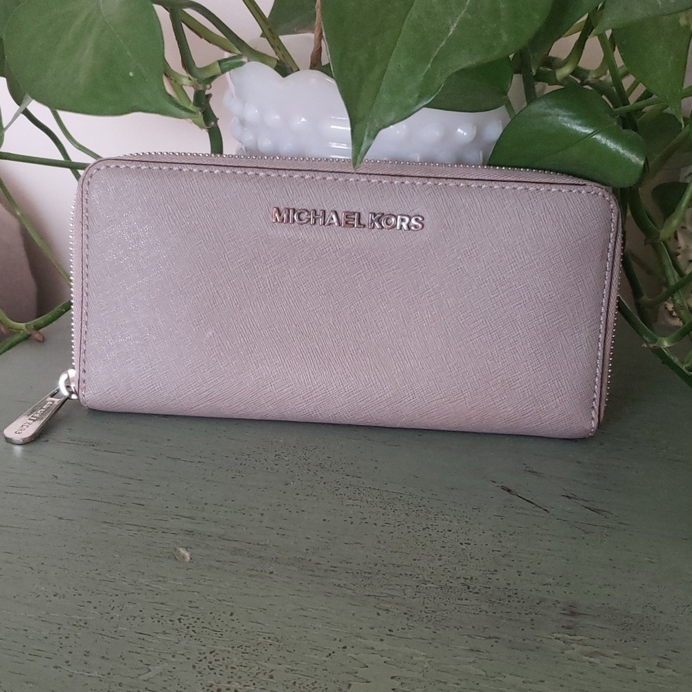 Michael Kors Gray Leather Zip Clutch Waller